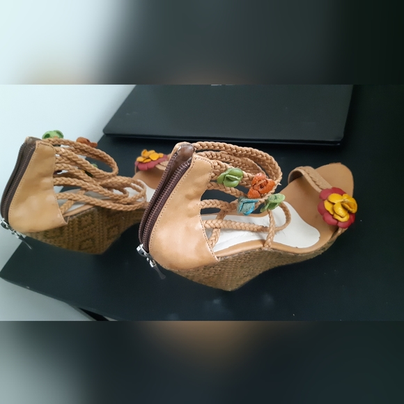 Wedge sandals - Picture 2 of 4